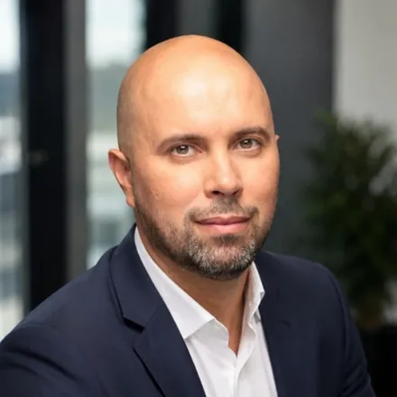 Adel Yanat